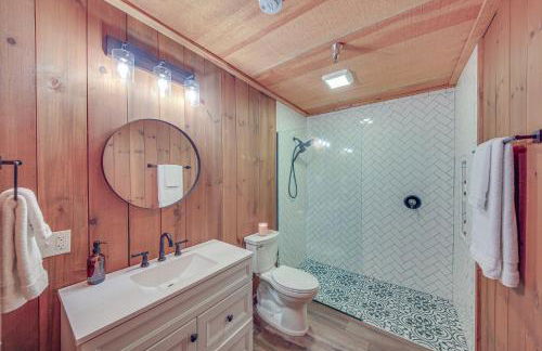 Bonners Ferry Cabin with Wraparound Deck and Views! - Foto 18