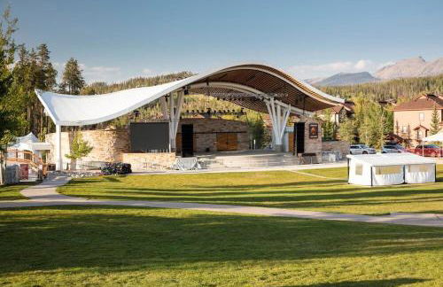 Cozy Downtown Condo with Jacuzzi 5 Min to Resort - Foto 10