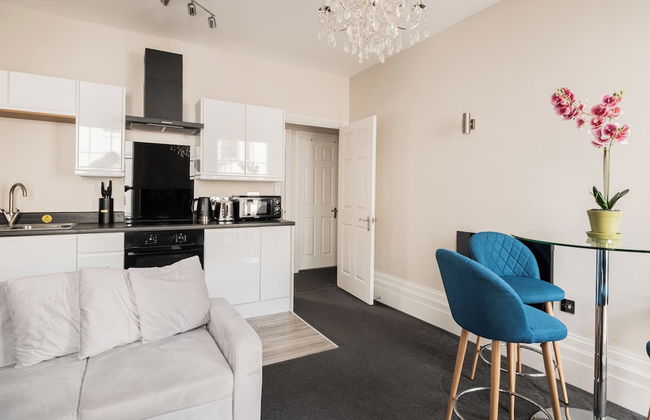 Stunning 2 Bed in Centre of Cheltenham - Photo 20