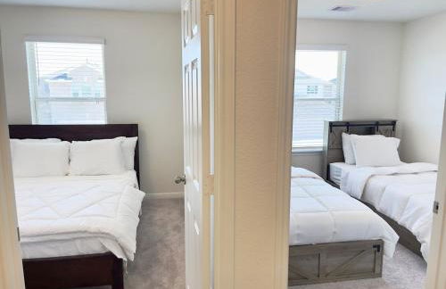 Spacious 3BR with Loft and Patio - Foto 25