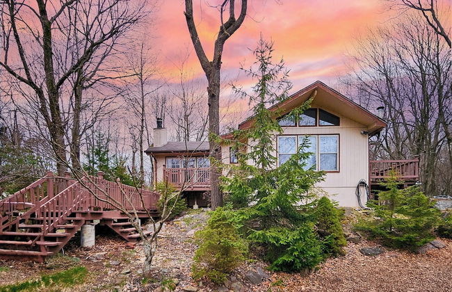 Pond Place by Avantstay Game Room, Deck, Fire Pit - Photo 1