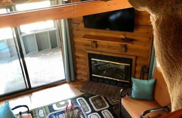 Woodsy and Private- Rustic Cabin - Foto 12