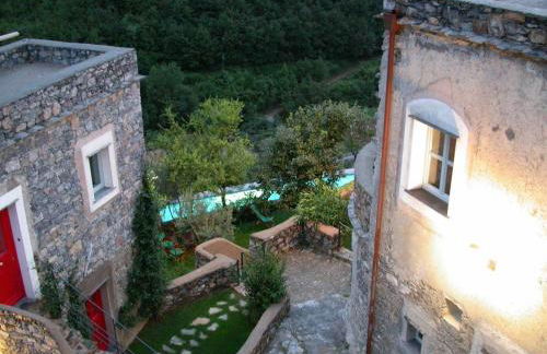 Stunning Medieval Mountain Retreat With Pool - Photo 21