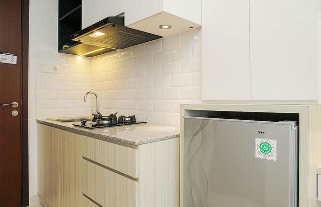 Relax and Comfy with Pool View @ Studio West Vista Apartment - Photo 6