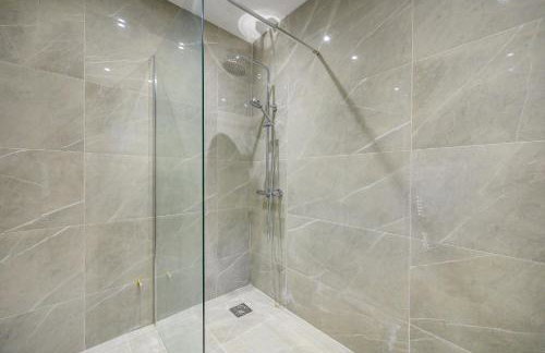 Spacious 6 Bedroom Escape with Hot Tub, Games Room & Karaoke in Yorkshire - Foto 45