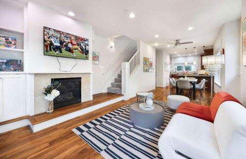 Rare 3BR Modern Urban Escape Private Garage - Foto 1