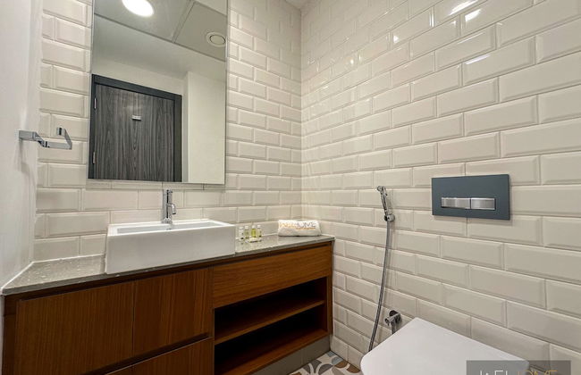 WelHome - Prime 1BR Apartment at Oia Residence - Photo 25