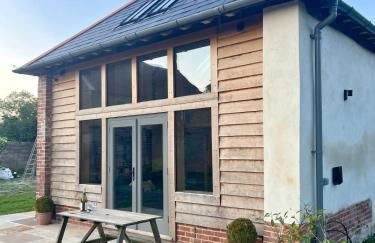 Stylish Barn with Meadow Views & Brookside Garden - Foto 25