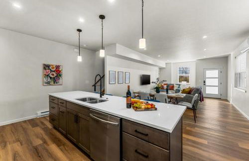 The Downtown Duplex - Pet Friendly - NEW BUILD - Foto 5