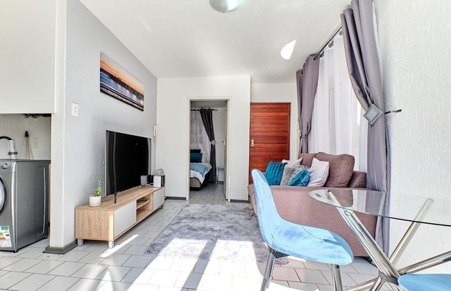 One Bed Unit in Prime Sandton- 2139 - Photo 5