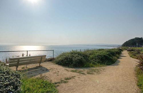 South Bluff Beauty Ocean Views Galore 2 Bedroom - Photo 17