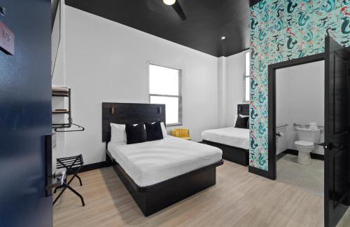 The Neon Elm Hotel - Foto 63