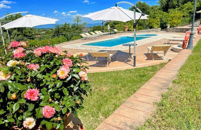 Pool, Jacuzzi and Events Room - Charming Villa in Umbria - Sleeps 24 - Lake View - Foto 67
