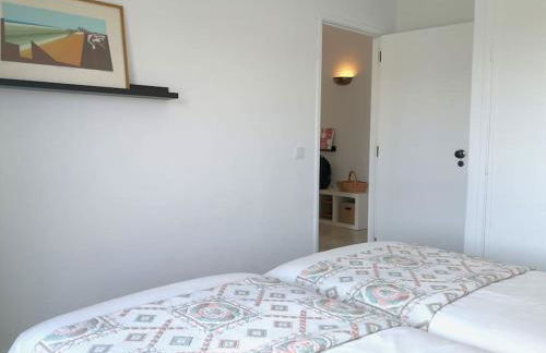 Airy 3br, AC, Garden, 2min Strip, 8min Oura Beach - Foto 32