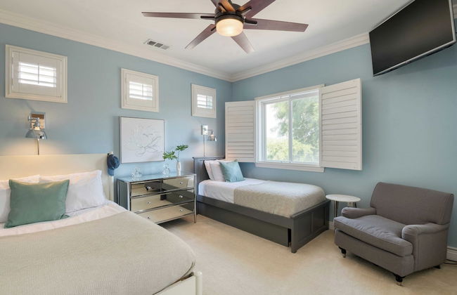 Grand Contento by Avantstay Extraordinary Estate w/ Pool & Movie Room - Photo 5