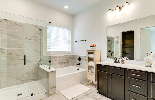 Patio and Pool Access Family Home in Tomball - Foto 11