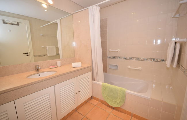 Sunny Balcony Apartment and Pool - Foto 30