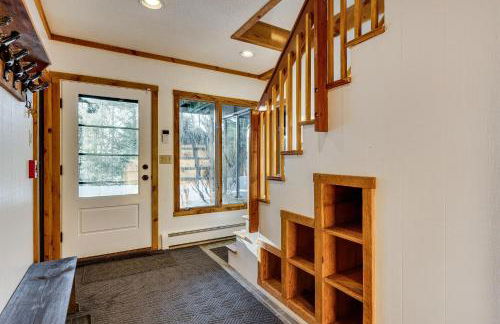 Resort-Style Community! Quechee Chalet with Deck - Foto 32