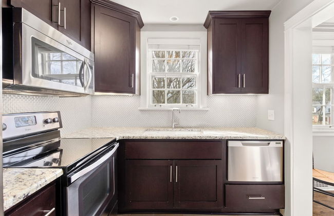 Cottage Charm - Photo 10