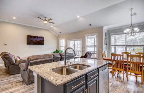 Lakefront Leesville Retreat with Private Dock! - Foto 9