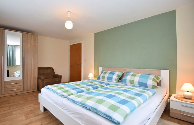 Family-friendly Tretting Home - Photo 8