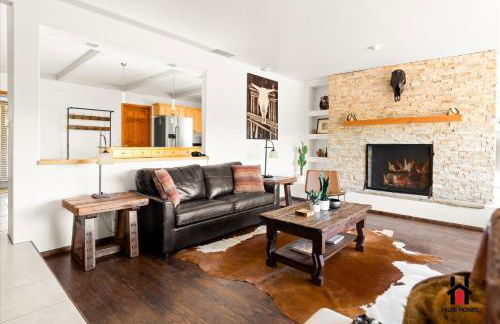 Sonoran Desert Getaway with Cowboy Tub - Photo 18