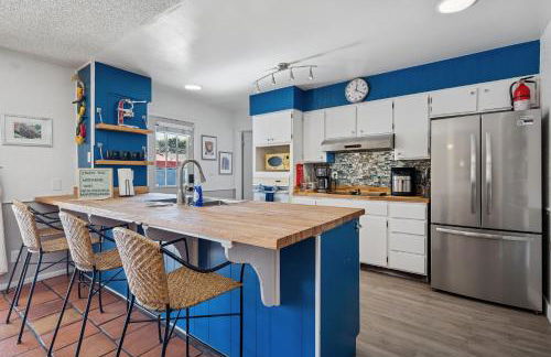 Vacation House! 6BR, FREE Heated Pool, Arcade & Hot Tub - Photo 36