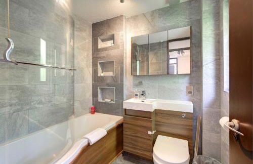 Spacious & Bright 3 Bedroom House in Peterborough - Foto 9