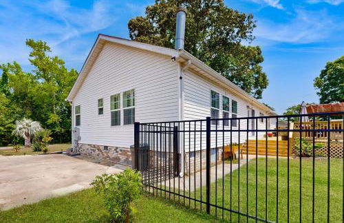 Renovated Retreat with Private Pool and Hot Tub - Photo 30