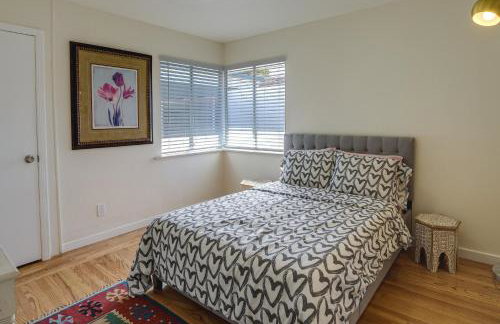 Stunning Bay-View Home in Kensington! - Photo 19