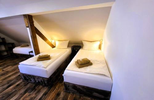 CJS Apartments - Chill or Drive am Nürburgring, new Box Spring Beds, new furniture, WLan, Spacious Rooms, Quiet Location - Foto 3