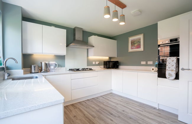 Comfortable 5 Bedroom Detached House With Parking - Foto 18