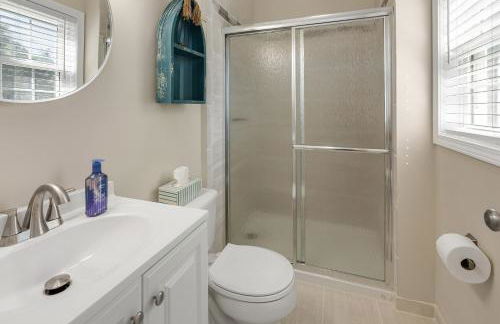 Coastal Home with Inground Pool - Foto 18