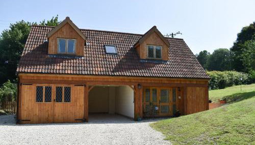 The Bee Hive - Photo 2