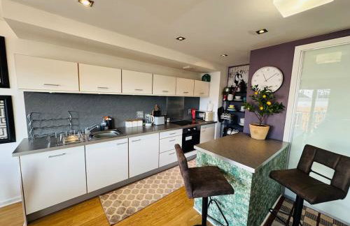 #12 Stylish Canalside Loft with Parking - Foto 4