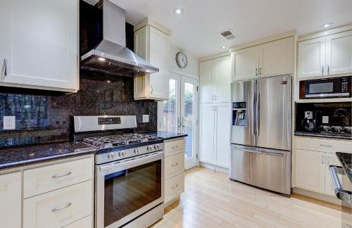 Santana Row Garden Retreat Private Executive Residence with Koi Pond and Waterfall Walk to Santana Row Valley Fair Dining and Shopping Private Entrance - Photo 18