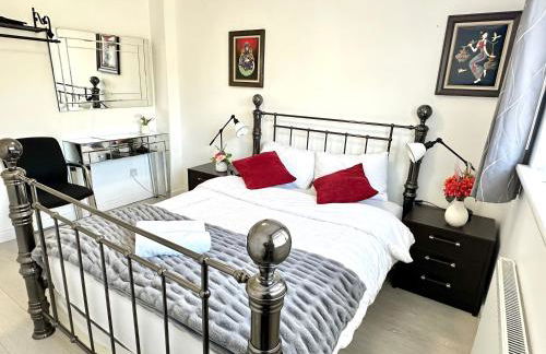 5 bedroom detached house sleeps 13 spacious Parking 5 mins driving to Bicester Village - Foto 35