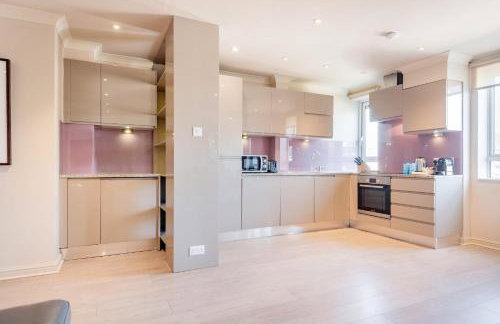 Stunning 3-bedroom in the heart of London with parking - Foto 28