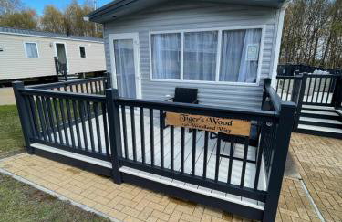 Tigers Wood - 2 bed hot tub lodge with free golf, NO BUGGY - Foto 34