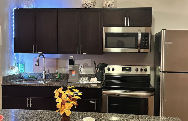 Queen G Investments 1 Bedroom Apts by RedAwning - Foto 8