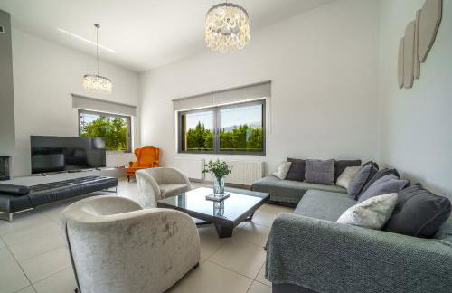 Nostra Terra Villa, 2-acre Secluded Nature Escape with Heated Pool, By ThinkVilla - Foto 35