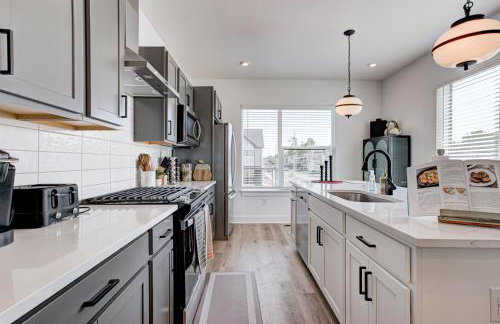 Specious Luxury wRooftop 1 mi DT Indy Sleeps 6 - Foto 76