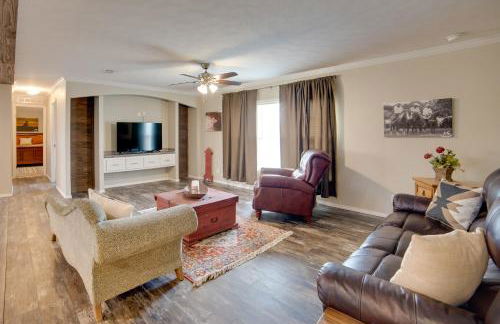 Steps to WES Arena Pet-Friendly Cabin with Deck! - Photo 1