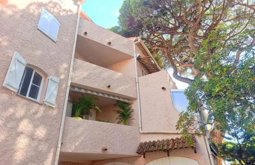 Appartement 2 pièces avec Balcon, Clim et Parking au Port de Hyères - Foto 14