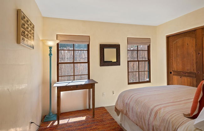 Casa Nona - Pristine Home in the Railyard District, Walk to The Plaza - Photo 6