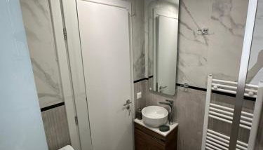 Niarchos Elegant Maisonette - Photo 3, Shower