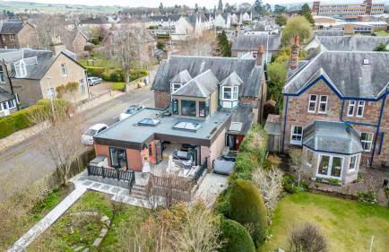 Gilmore House - 5 Bedroom Victorian Home with Hot Tub - Photo 22