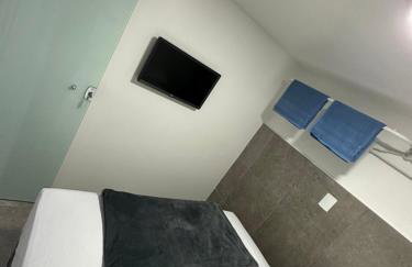 Quarto privativo com banheiro compartilhado,a 800mts do pátio do forró - Foto 1