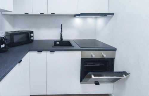 ALFA Stuttgart Doppelzimmer mit Teeküche und Terrasse Porsche Bosch l Gemeinschaftsbad WIFI SmartTV l Double room with kitchenette and terrace l shared bathroom BS21A5 - Foto 10