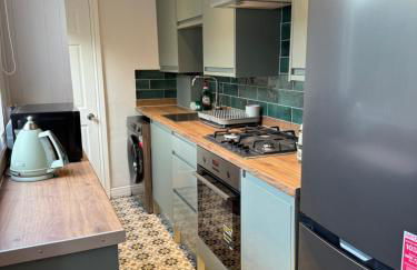 Cosy Lincoln Home Sleeps 6 with Parking - Foto 8